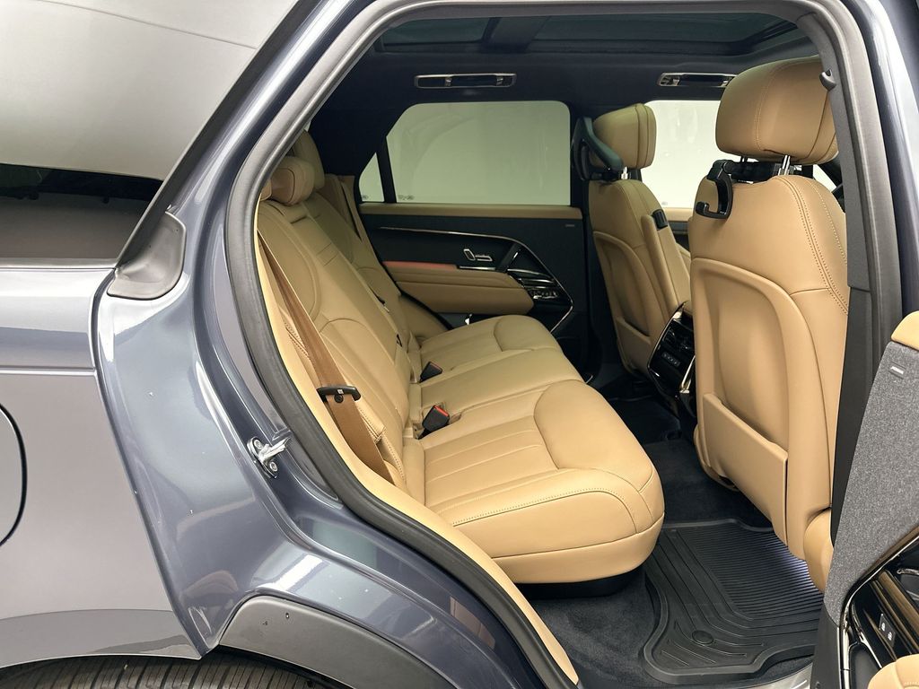 Thumbnail: 2026 Land Rover Range Rover Sport - 7