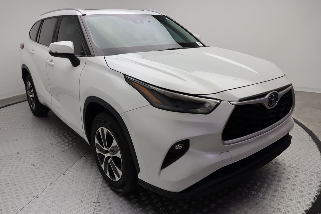 Thumbnail: 2023 Toyota Highlander - 6