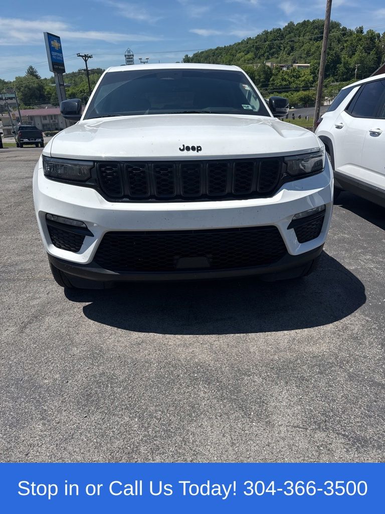 Bright White Clearcoat 2023 Jeep Grand Cherokee Limited 4WD SUV / Crossover Four-Wheel Drive 8-Speed Automatic