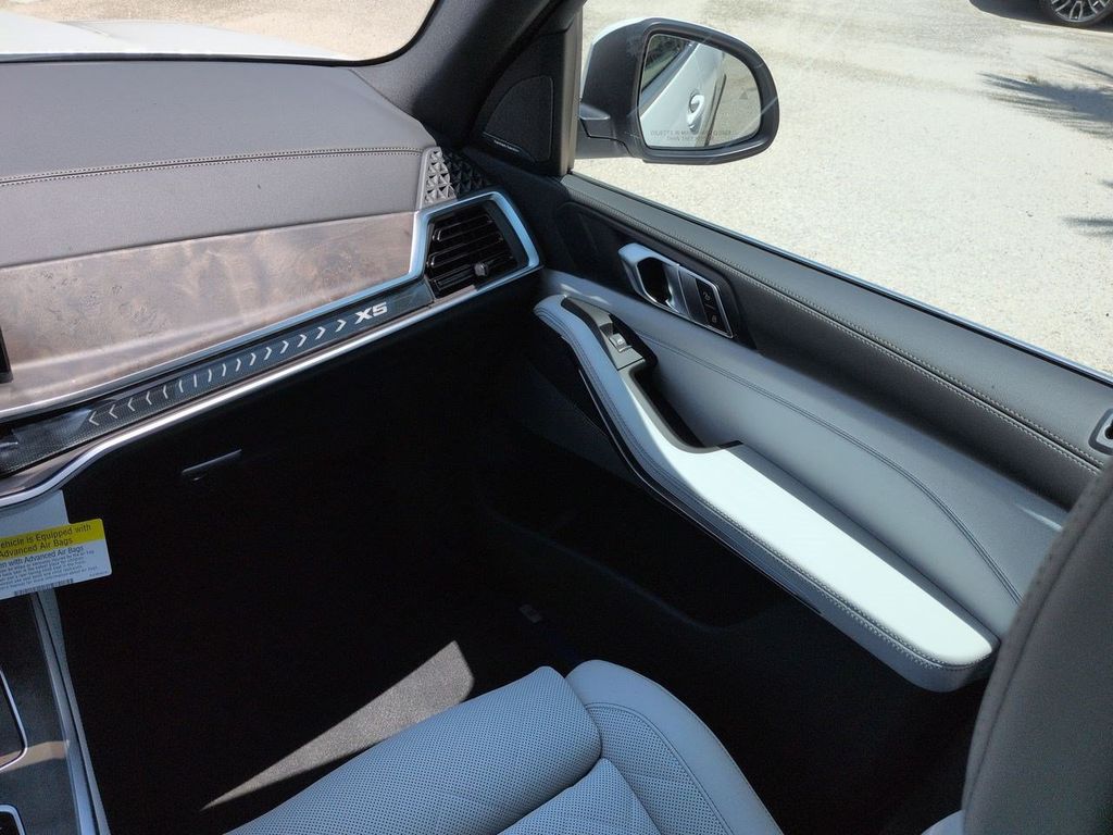 New 2026 White BMW xDrive50e image 17