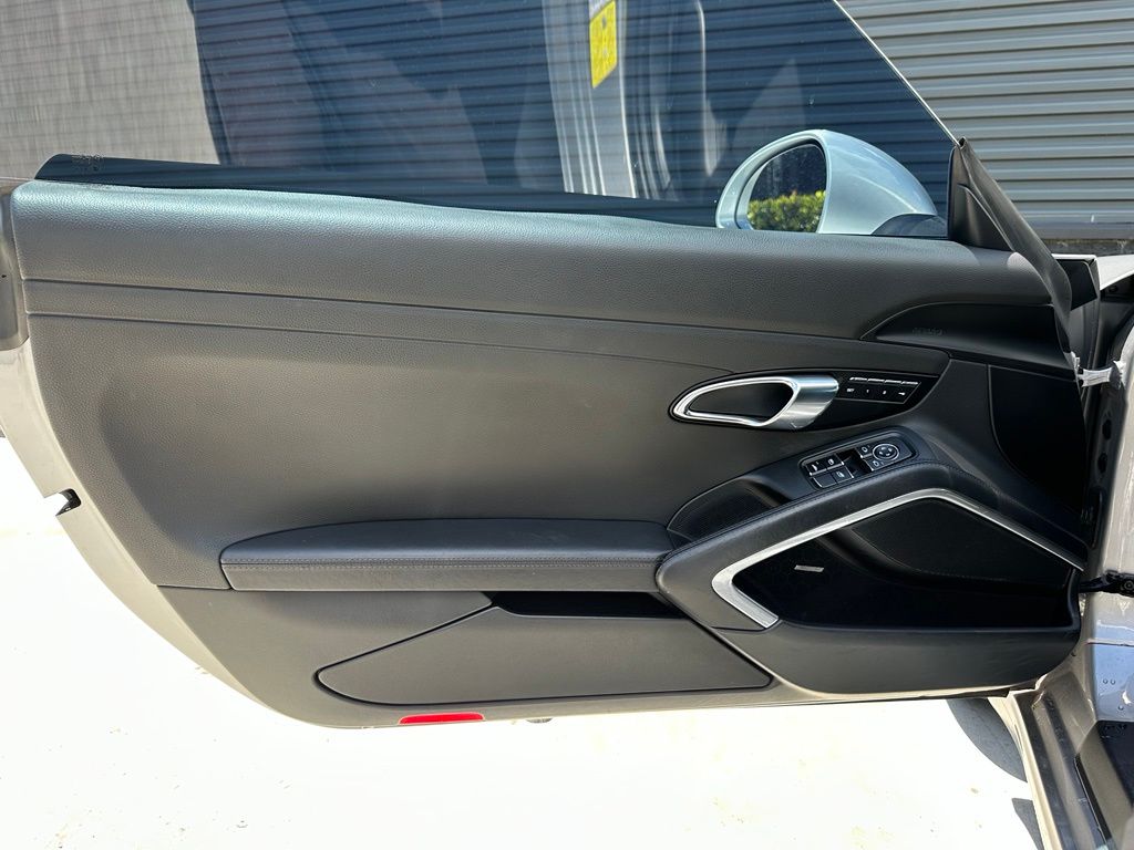 Thumbnail: 2017 Porsche 911 - 19