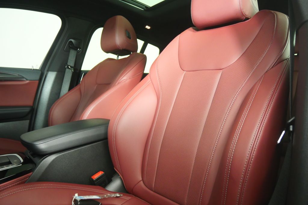 Thumbnail: 2023 BMW X4 - 11