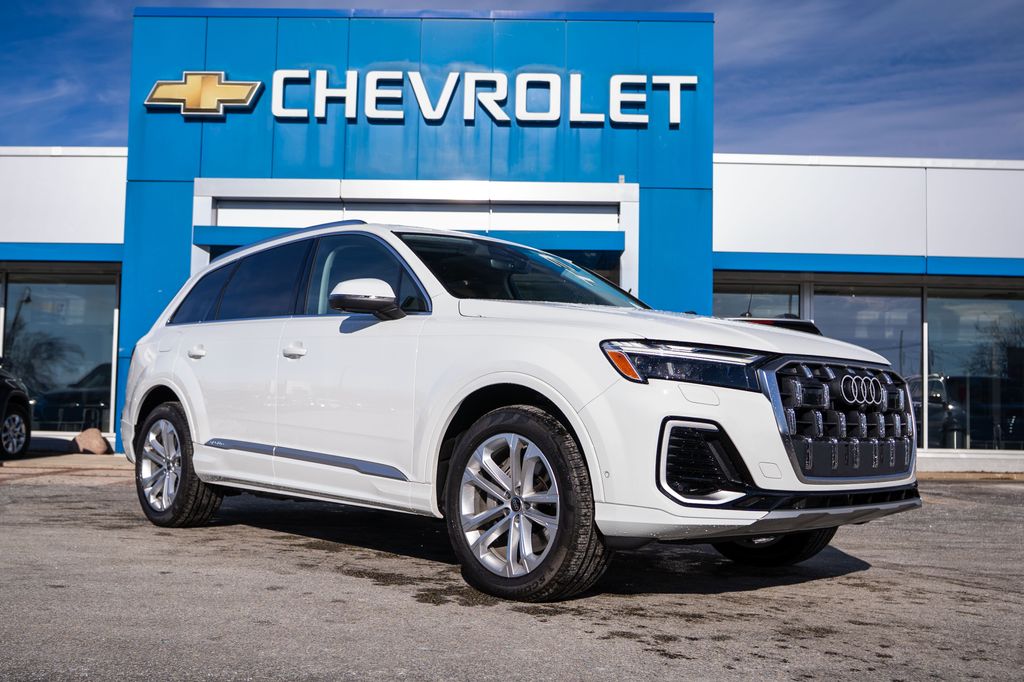 2025 Audi Q7 55 Premium Plus's photo