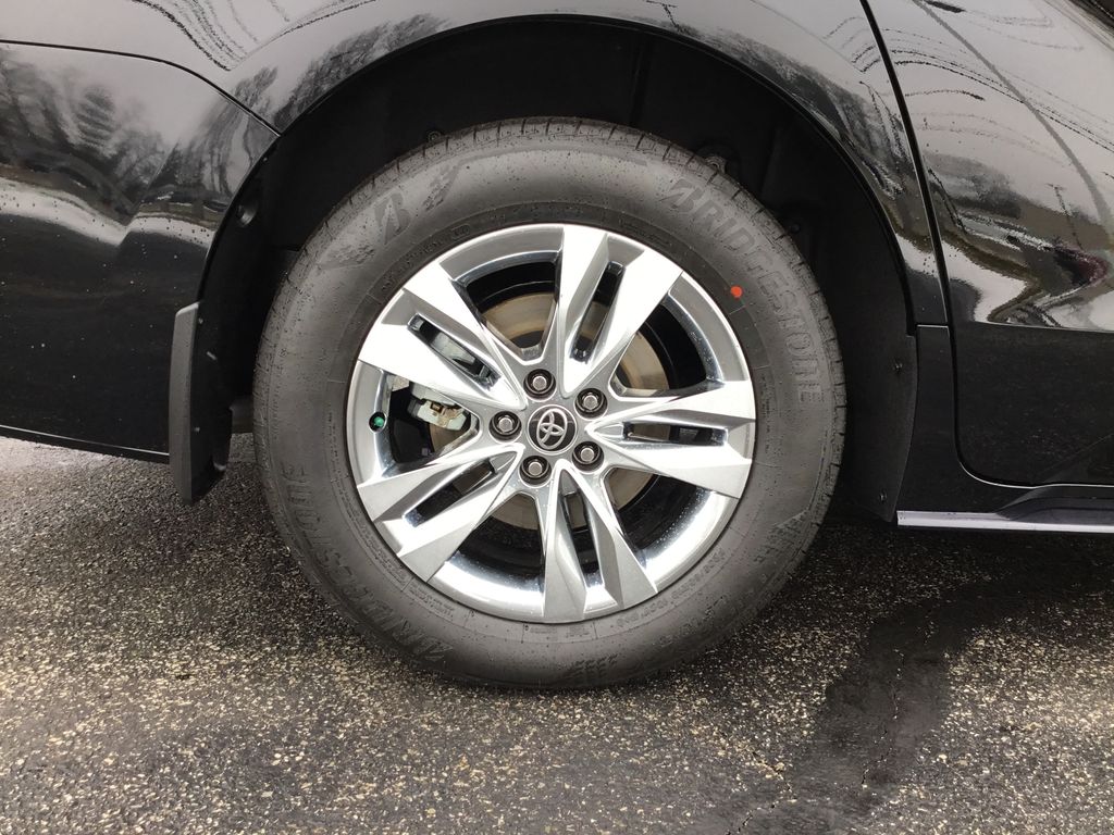 Thumbnail: 2026 Toyota Sienna - 11