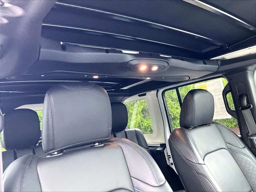 2024 Jeep Wrangler — photo 22