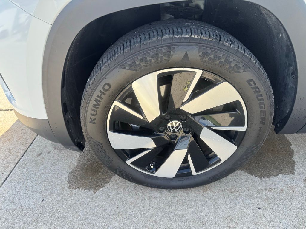 Used 2025 Volkswagen Atlas Cross Sport SUV
