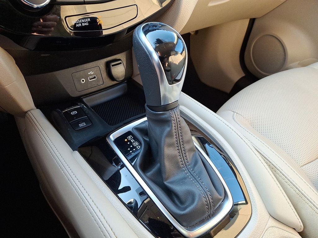 Thumbnail: 2019 Nissan Rogue - 16