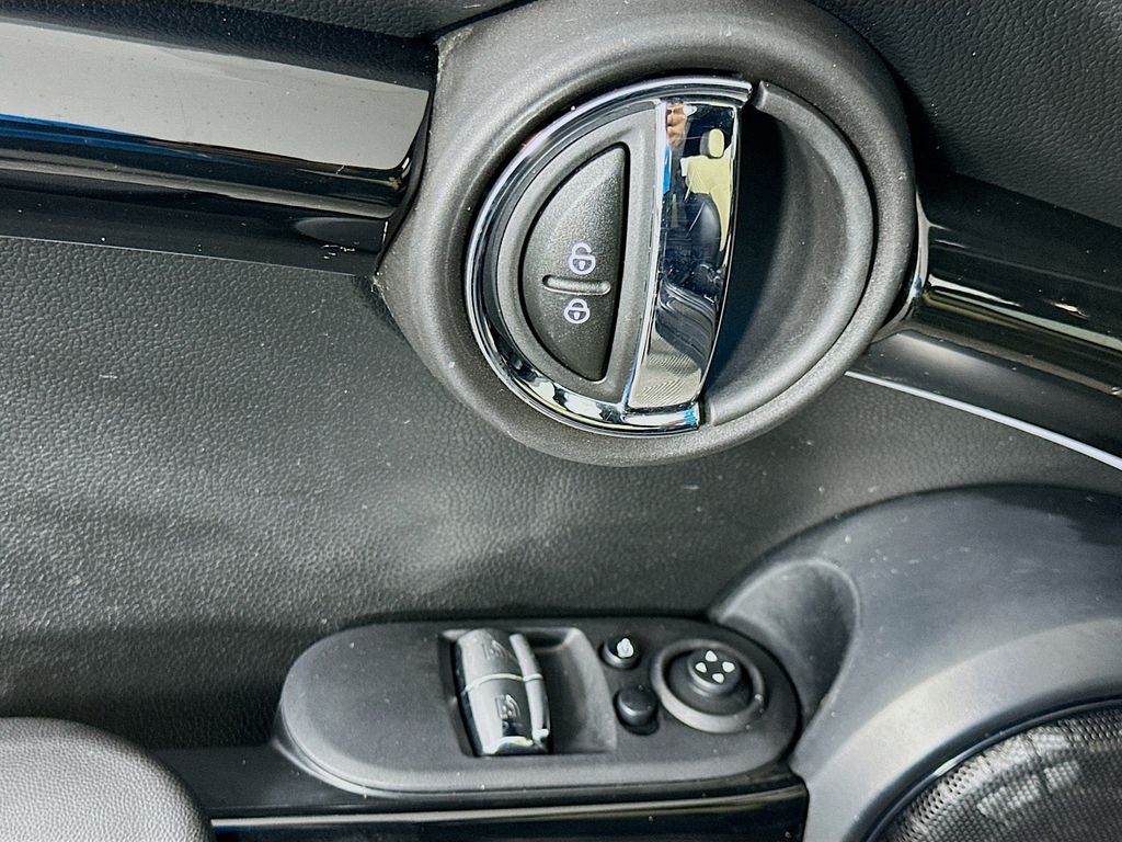 Thumbnail: 2023 MINI Cooper - 18