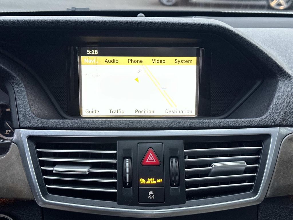 Thumbnail: 2010 Mercedes-Benz E-Class - 32