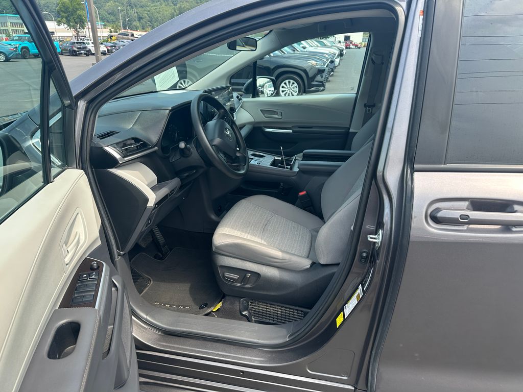 2024 Toyota Sienna LE