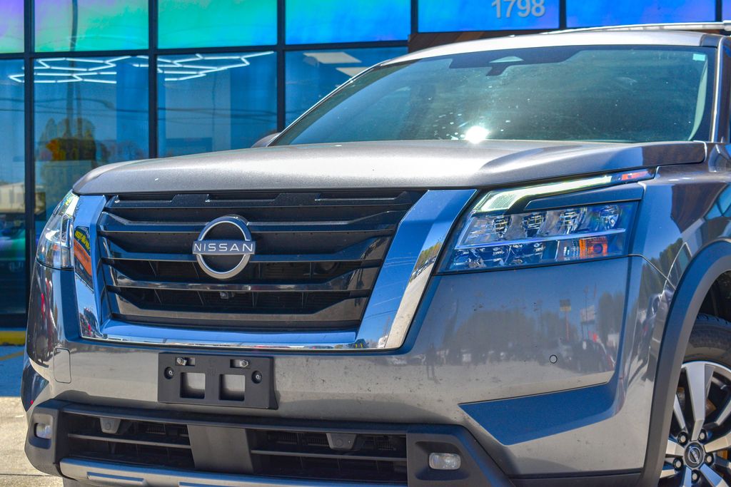 2023 Nissan Pathfinder SL - 1