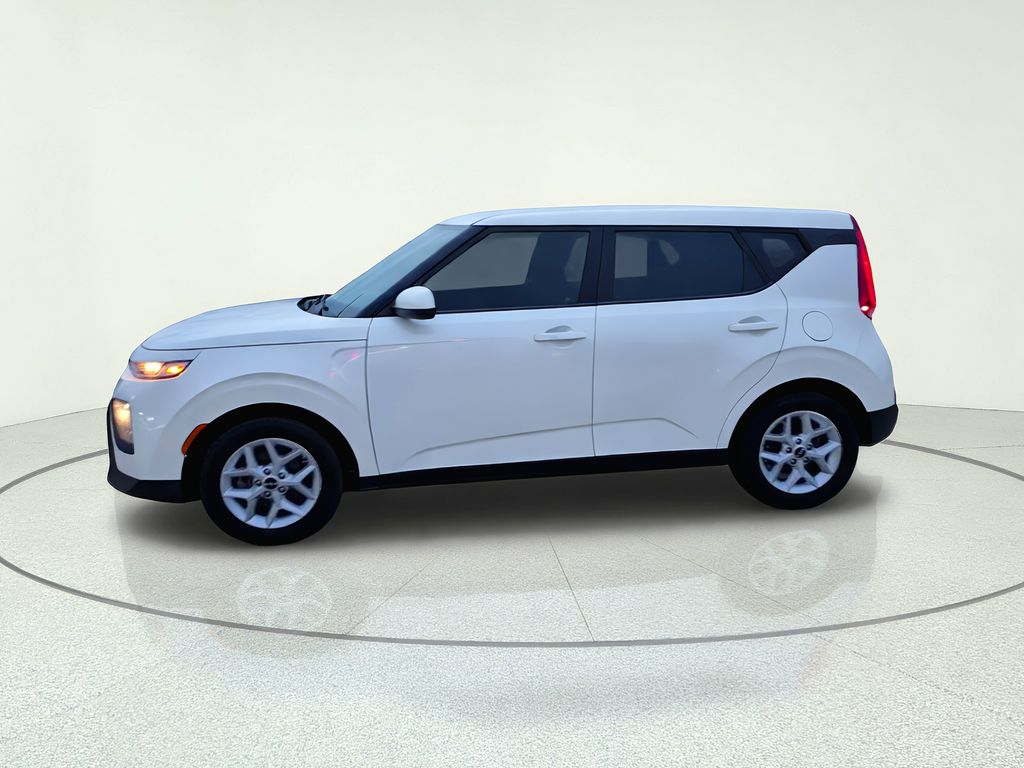 2022 Kia Soul LX White at Gullo Toyota
