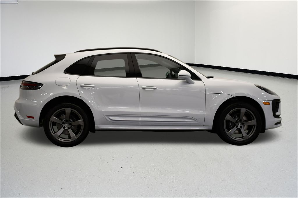 Thumbnail: 2026 Porsche Macan - 8