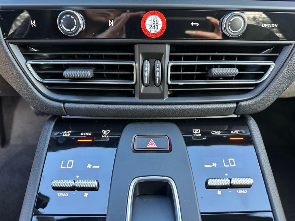 Thumbnail: 2026 Porsche Macan - 22