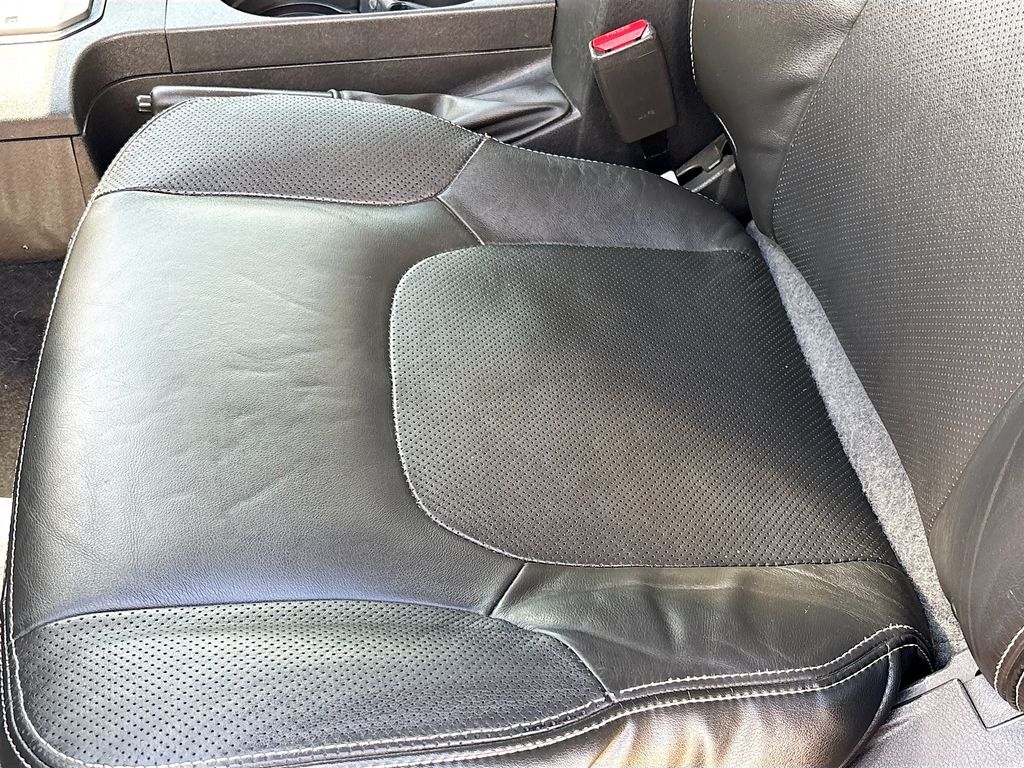 Used 2020 White Nissan PRO-4X image 20