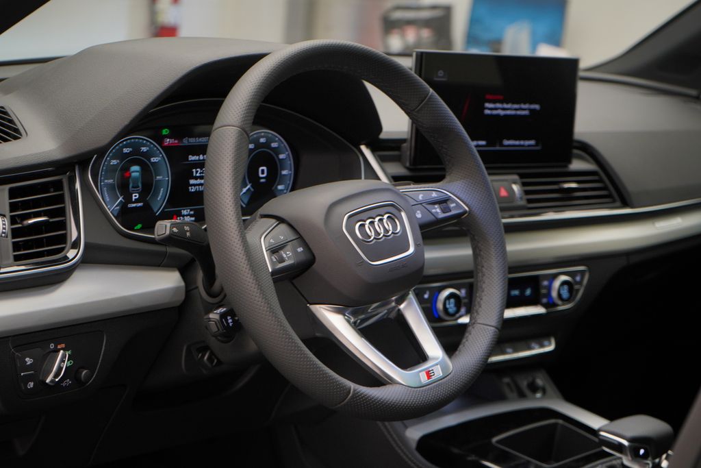 2024 Audi Q5 e  8