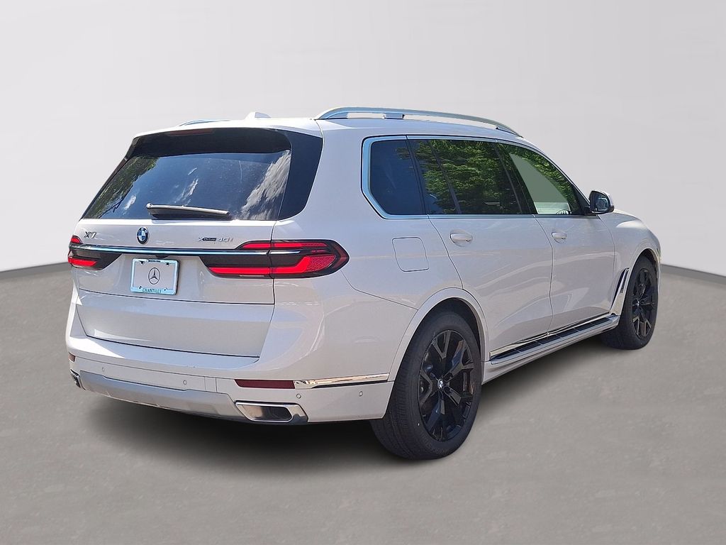 Thumbnail: 2025 BMW X7 - 4