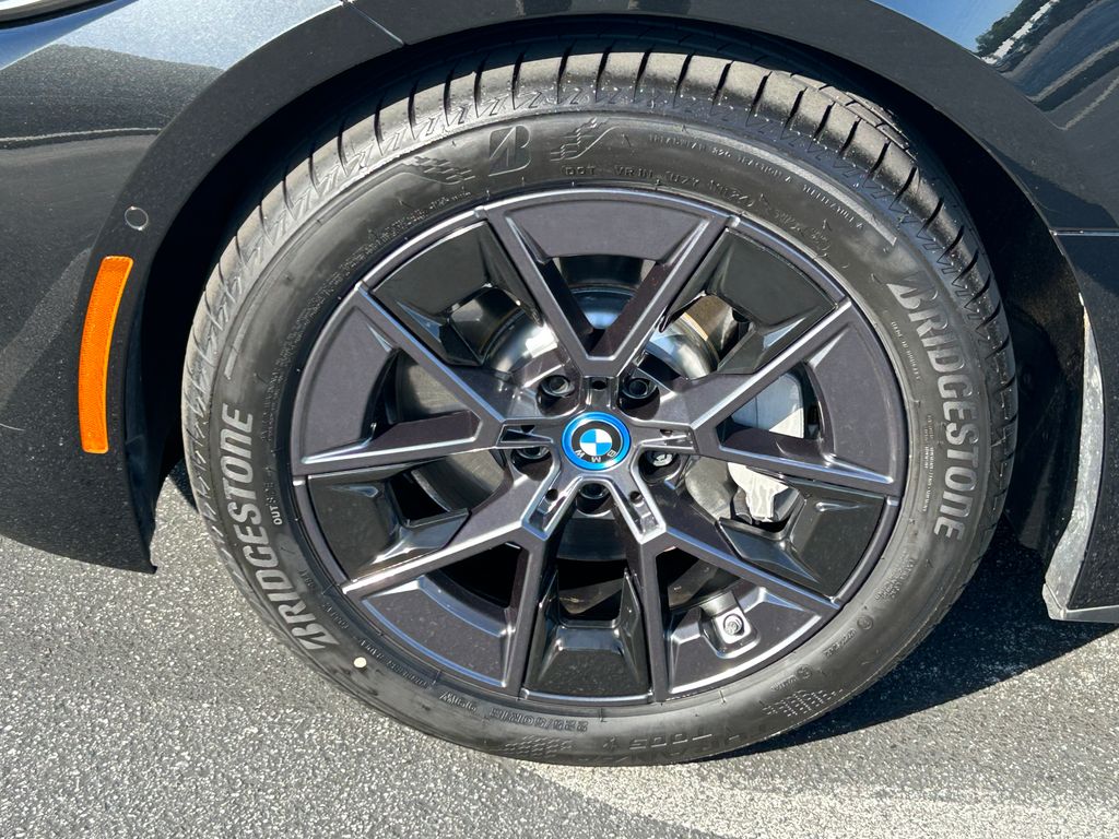 2022 BMW i4 eDrive40 9