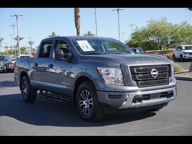 2024 Nissan Titan SV 4