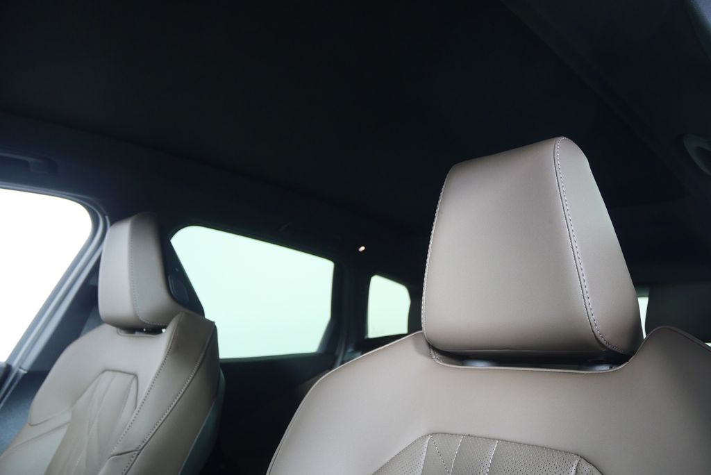 Thumbnail: 2026 BMW X3 - 11