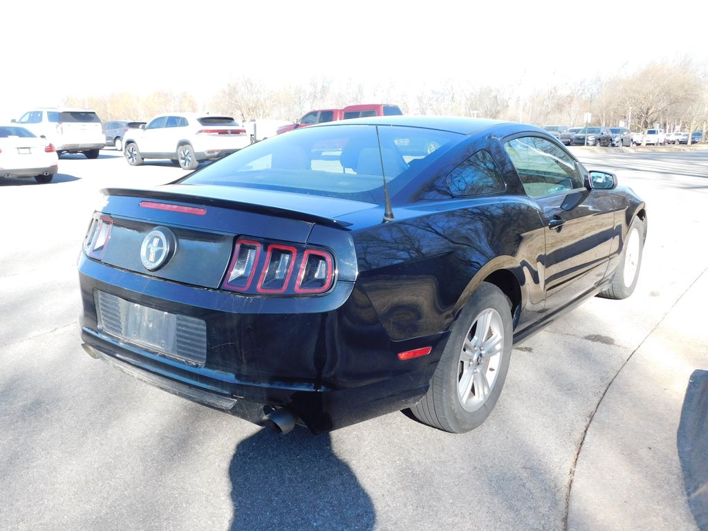 2013 Ford Mustang V6 4