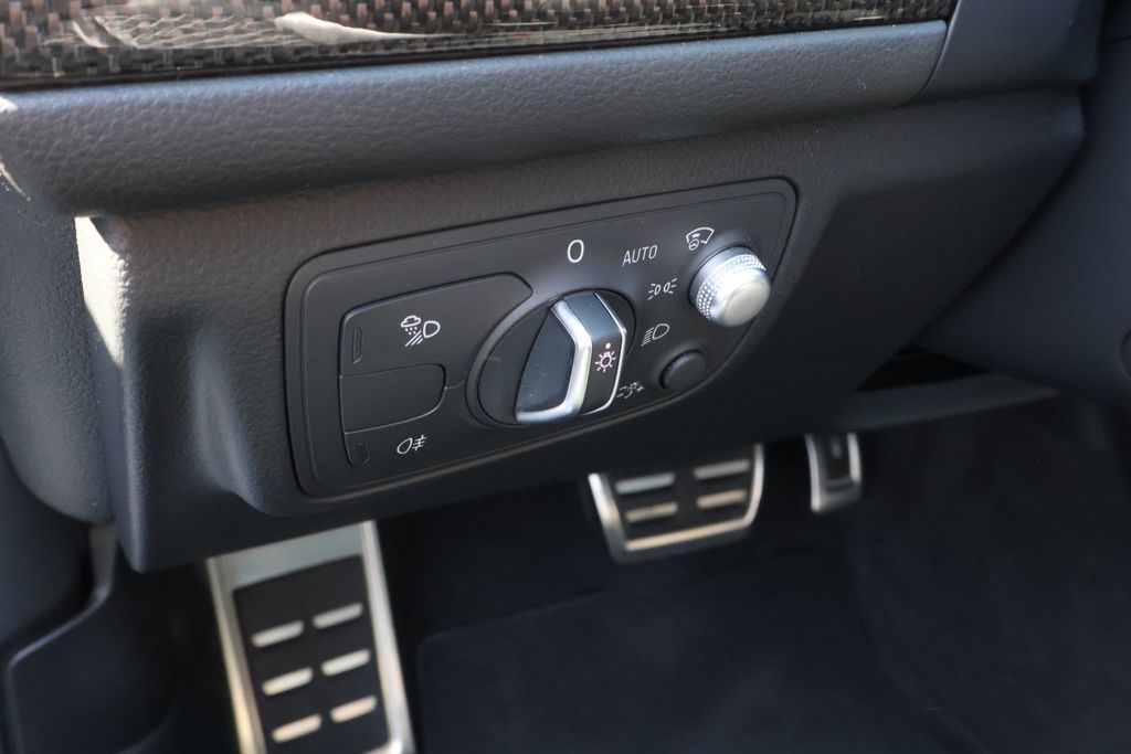 Thumbnail: 2016 Audi S6 - 18