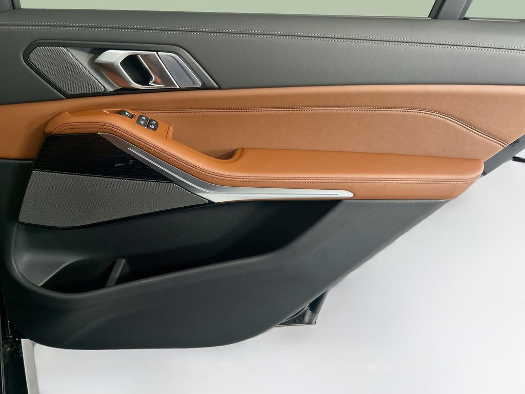 Thumbnail: 2027 BMW X7 - 26