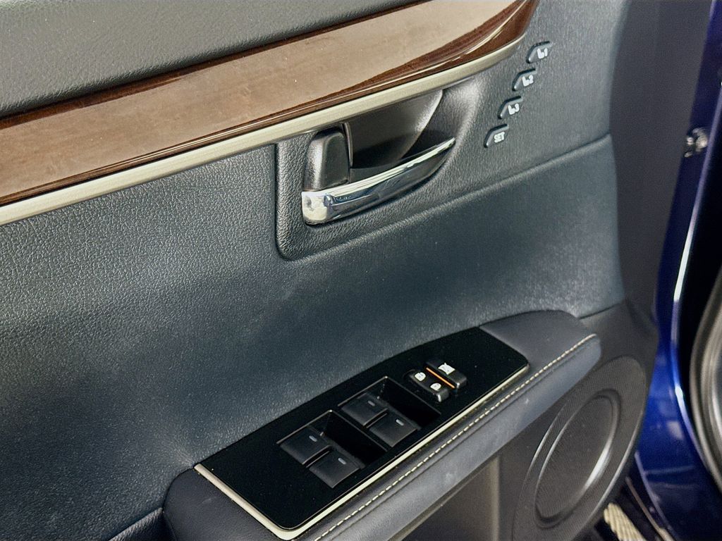 Thumbnail: 2017 Lexus ES - 17