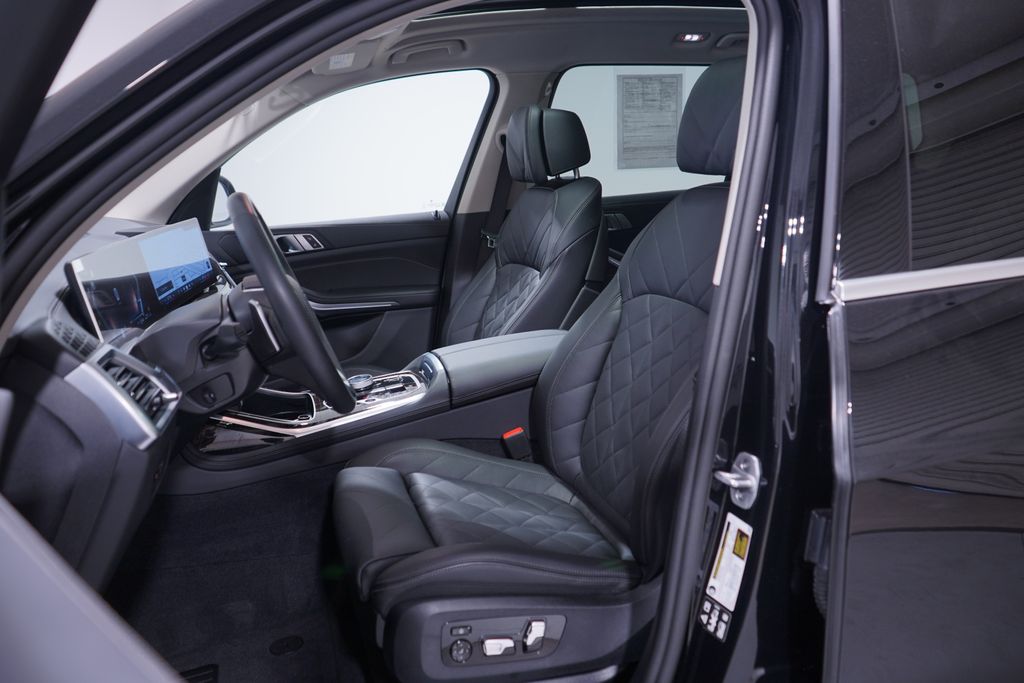 Thumbnail: 2025 BMW X7 - 7