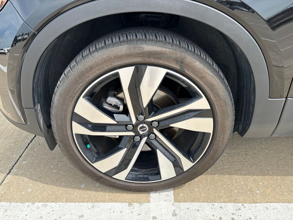Used 2024 Volvo XC40 SUV