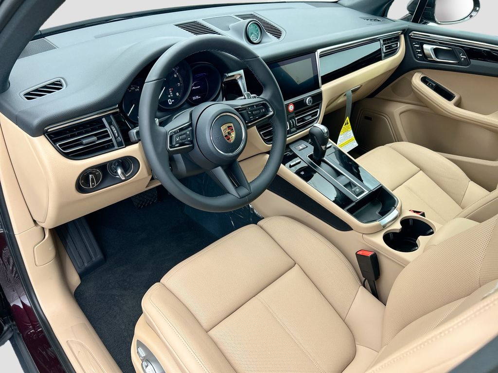 Thumbnail: 2026 Porsche Macan - 4