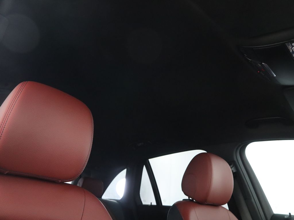 Thumbnail: 2022 Mercedes-Benz GLC - 18