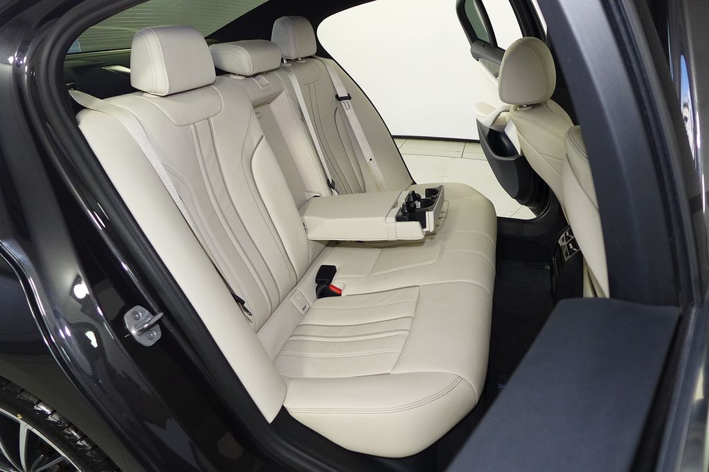 Thumbnail: 2021 BMW 5 Series - 20