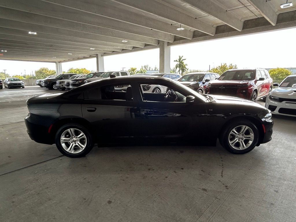 Used 2023 Pitch Black Clearcoat Dodge SXT image 3