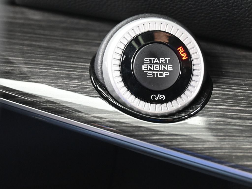 Used 2022 Baltic Gray Metallic Clearcoat Jeep Series II image 30