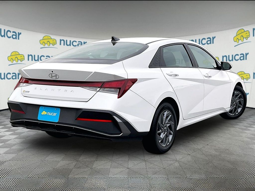 2024 Hyundai Elantra — photo 6