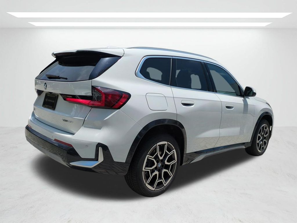New 2026 White BMW xDrive28i image 4