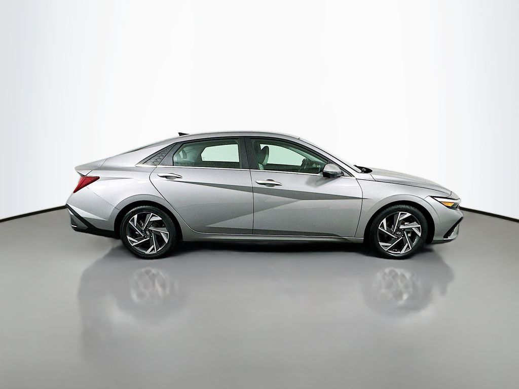 Thumbnail: 2024 Hyundai Elantra - 4