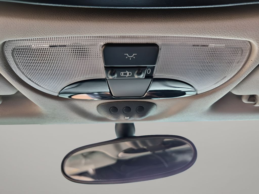 Used 2006 Blue Chrysler Limited image 29