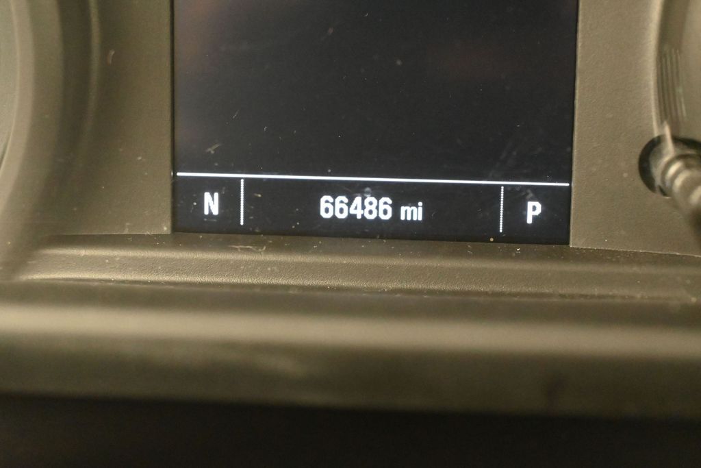 Used 2022 Summit White Chevrolet Custom image 31