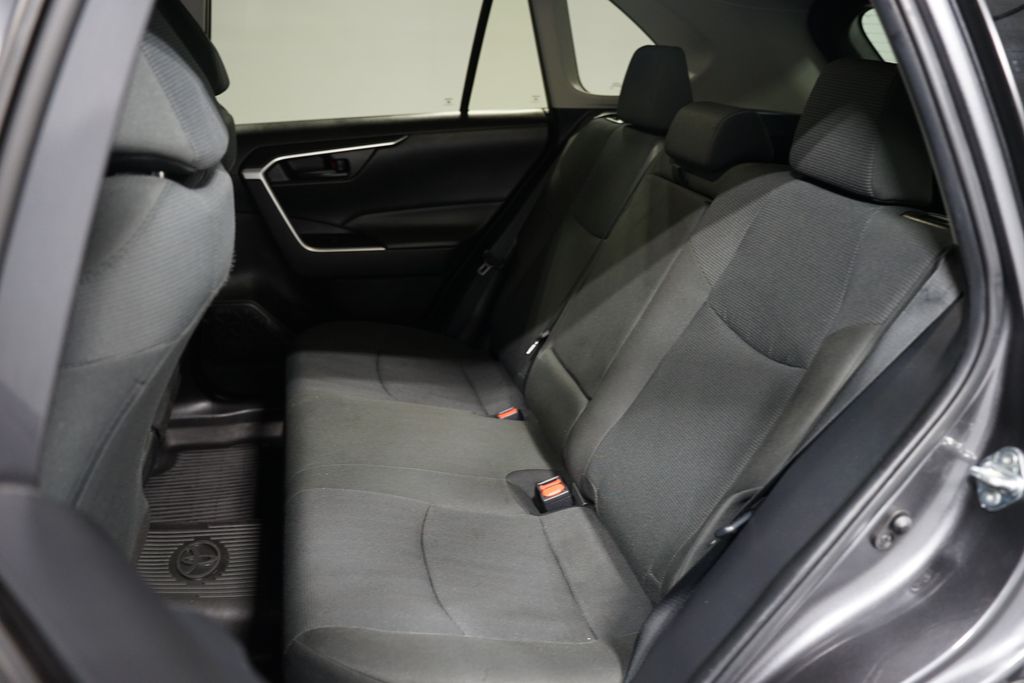 2022 Toyota RAV4 LE 26