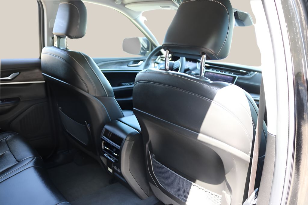 Used Car 2023 Jeep Grand Cherokee  Limited For Sale Under $35,000 In Austin, Texas