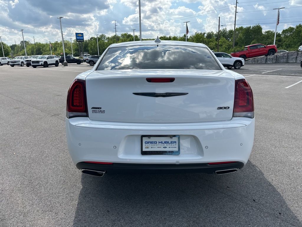 2021 Chrysler 300 Touring photo
