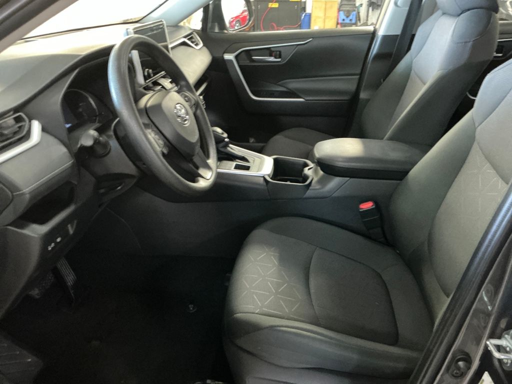 Certified Used 2025  Toyota XLE image 11