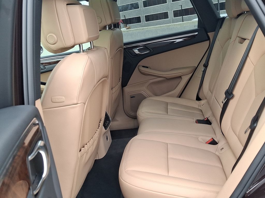 Thumbnail: 2026 Porsche Macan - 12