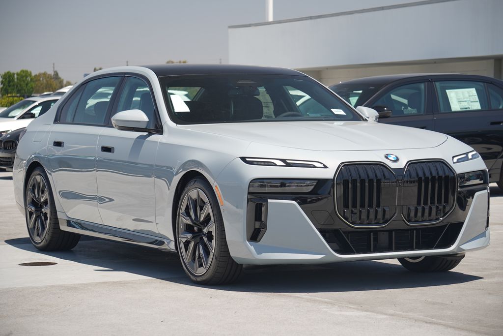 Thumbnail: 2025 BMW 7 Series - 3