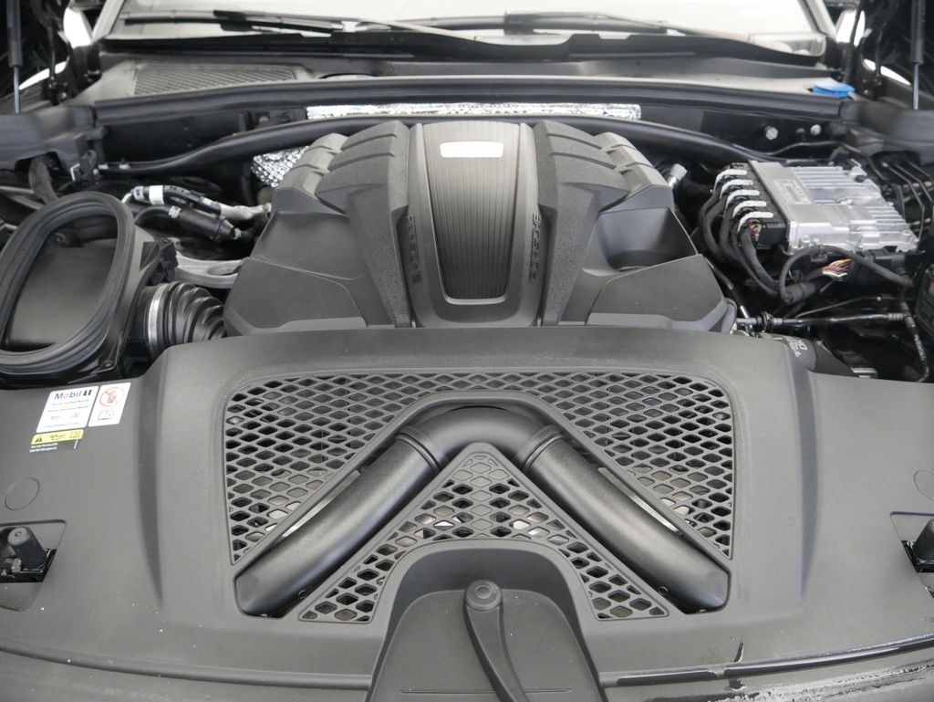 Thumbnail: 2023 Porsche Macan - 12