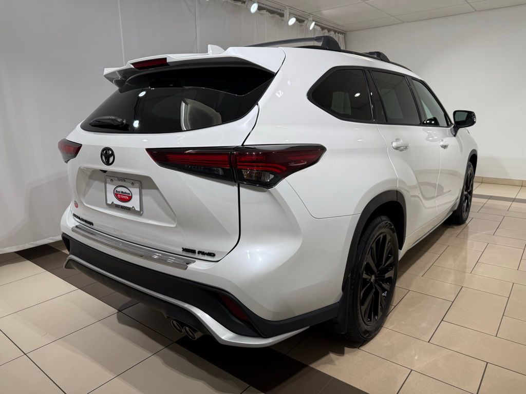 Thumbnail: 2024 Toyota Highlander - 5