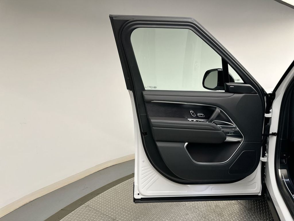 Thumbnail: 2026 Land Rover Range Rover - 17