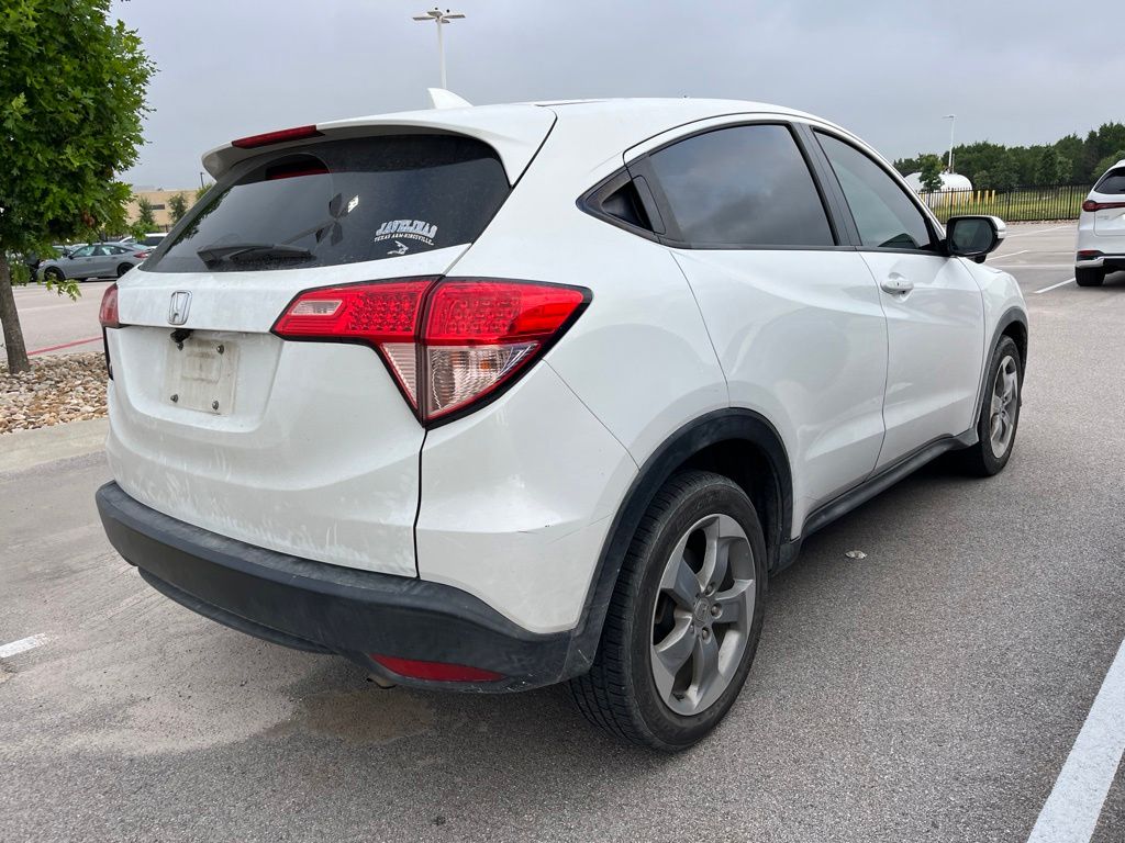 Thumbnail: 2016 Honda HR-V - 3